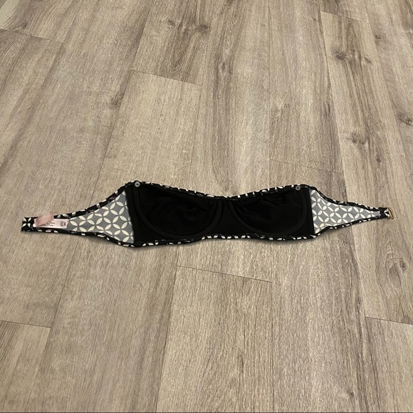 Victoria’s Secret Black and white geometric print bikini top. 36C - Picture 4 of 5